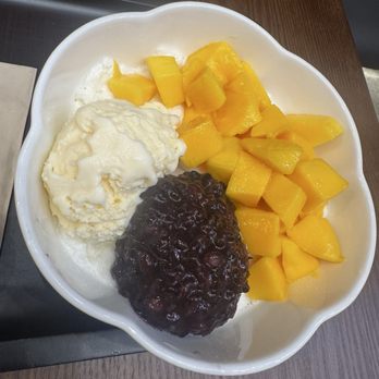 Makkee Dessert - mango black rice one ~ the best one - Desserts Near Me - Mountain View, California