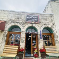 The Vintage Gypzy - Holiday fun storefront