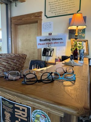 Basnight's Lone Cedar Cafe by null