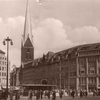 CurryCultTreffs - 1955 Die Ruinen sind verschwunden..es geht aufwärts !!!! - Curry Sausage Near Me - Hamburg, HH CurryCultTreffs - 1955 Die Ruinen sind verschwunden..es geht aufwärts !!!! - Curry Sausage Near Me - Hamburg, HH
