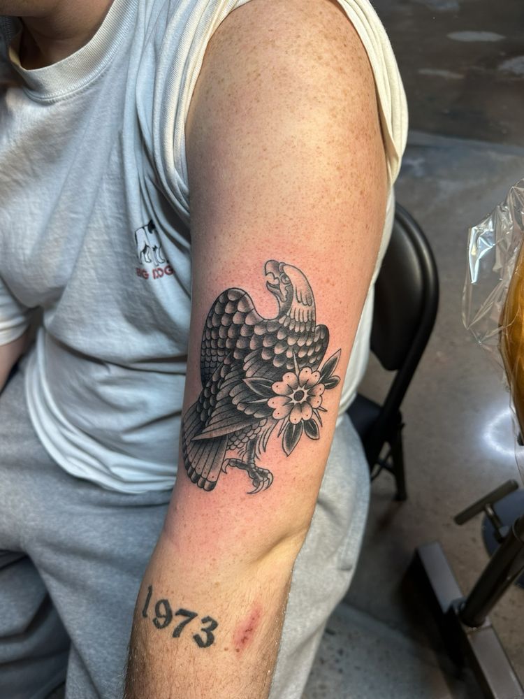 Lucky Rose Tattoo Logo