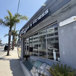 Unity Golf & Fitness front on Aviation Blvd Hermosa Beach.