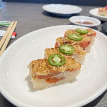 TORA - Aburi salmon oshi set - Japanese Near Me - Toronto, Ontario TORA - Aburi salmon oshi set - Japanese Near Me - Toronto, Ontario