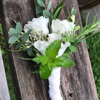 Caroline's Flower Shoppe - Florists Near Me - Islip, New York