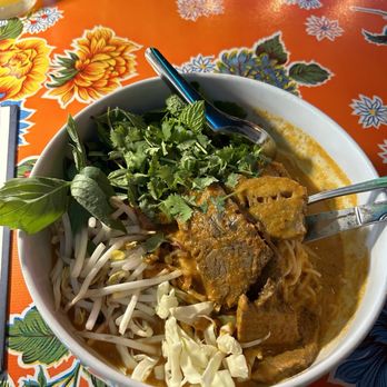 Thai Pop - Rice Noodles with House Curry (brisket added) - Thai Near Me - Rochester, Minnesota Thai Pop - Rice Noodles with House Curry (brisket added) - Thai Near Me - Rochester, Minnesota
