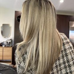 Irek Mar Salon And Spa - Even after 3 weeks, my hair looks flawless. Irek is the best! He does an amazing job with blondes and is so friendly :) i love him