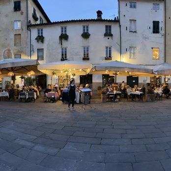 Sotto Sotto - Beautiful Piazza in Lucca - Wine Bars Near Me - Lucca, LU