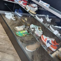 Chosen Sole 704 - Sneaker case new angle