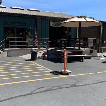 Mount Shasta Brewing - Some outdoor seating - Brewpubs Near Me - Weed, California