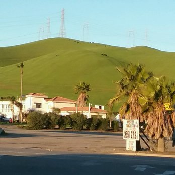 Econo Lodge - Beautiful green hills beyond the hotel. - Hotels Near Me - Westley, California