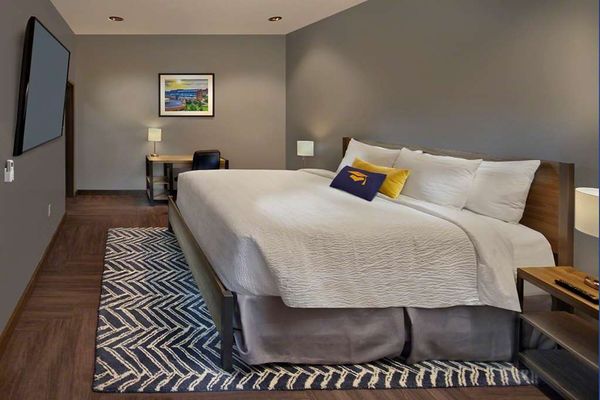 Scholar Morgantown, Tapestry Collection by Hilton by null