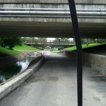 Golf Club - Cross way between the 9's - Golf Near Me - Pearland, Texas Golf Club - Cross way between the 9's - Golf Near Me - Pearland, Texas