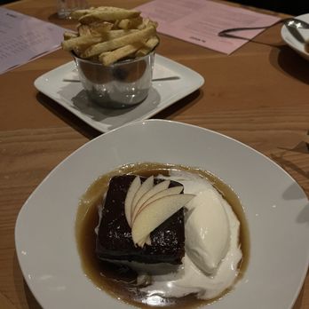The Magnet - Sticky toffee pudding - Beer Bar Near Me - Vancouver, British Columbia