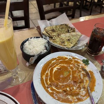Turmeric Indian Cafe & Bar - butter chicken and garlic naan - Indian Near Me - Milwaukee, Wisconsin