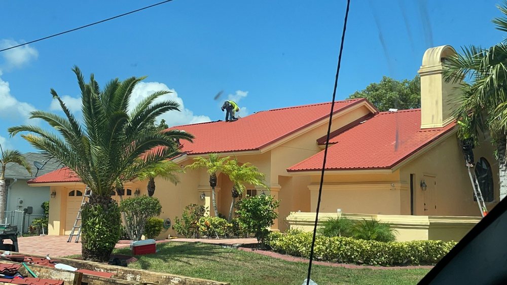 Slide of Hernandez Roofing