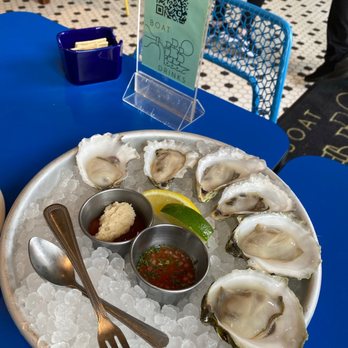 Boat Drinks - Raw oysters - Cocktail Bars Near Me - St. Augustine, Florida Boat Drinks - Raw oysters - Cocktail Bars Near Me - St. Augustine, Florida