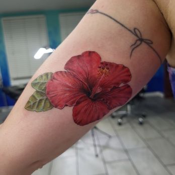 Neptune's Den Tattoo - Tattoo Near Me - Lahaina, Hawaii