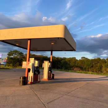Kahoots - a gas station with a sky background - Convenience Stores Near Me - Afton, Oklahoma