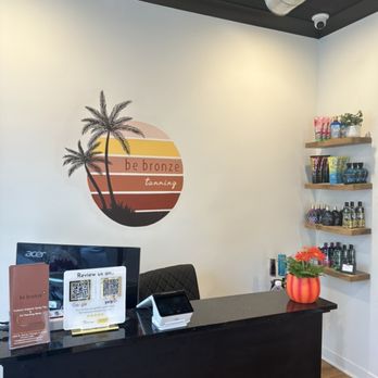 Be Bronze Tanning - Reception area - Tanning Beds Near Me - Chicago, Illinois Be Bronze Tanning - Reception area - Tanning Beds Near Me - Chicago, Illinois