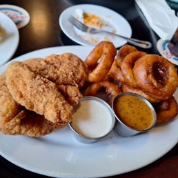 Chicken strips with Delicious onion rings Chicken strips with Delicious onion rings