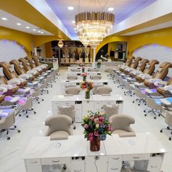 DQ Nails Spa - Inside Salon