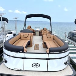 Dockside Water Sports - Dockside Watersports Pontoon Boat Rental