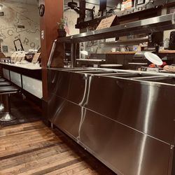Briggs Family Kitchen & Bakery - Hot bar and counter area