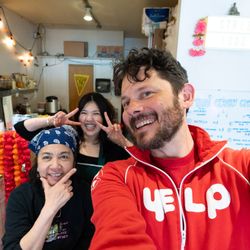 Yelp Elite Experience: Pok Pok pickup at SO THAI - Selfie with the crew!