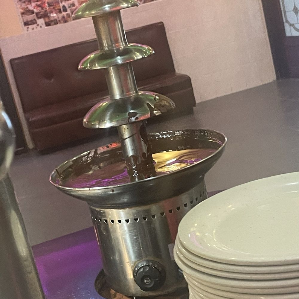"chocolate fountain" more like dirty fountain. "chocolate fountain" more like dirty fountain.