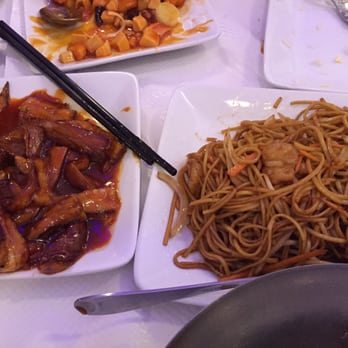 La Chine sur la Langue - Chicken (top left) eggplant (bottoms left) and shrimp noodles. - Chinese Near Me - Paris, 75 La Chine sur la Langue - Chicken (top left) eggplant (bottoms left) and shrimp noodles. - Chinese Near Me - Paris, 75