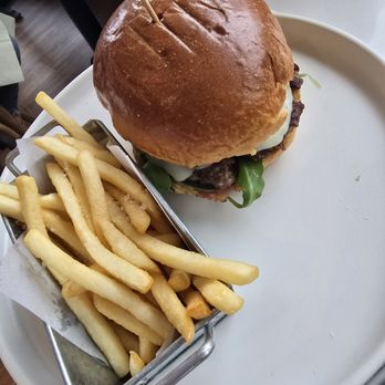 Willow & Whisk - garlic burger - Breakfast & Brunch Near Me - Millburn, New Jersey