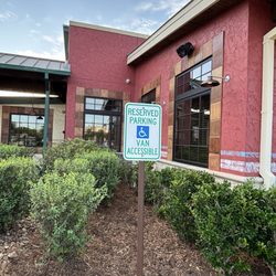 Lupe Tortilla Mexican Restaurant - Parking