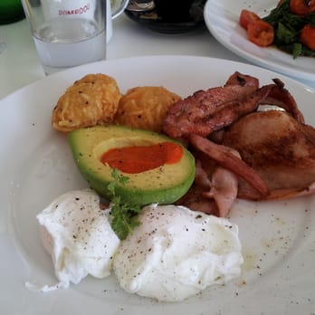 Pompidou Cafe - Restaurants Near Me - Balmoral, QLD