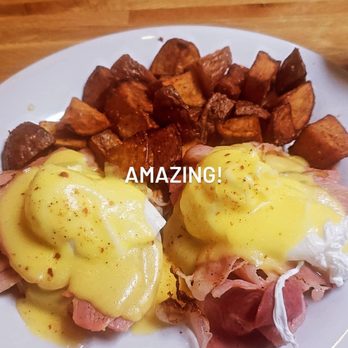 Camino - Classic benedit with red potatoes - American Near Me - West Allis, Wisconsin