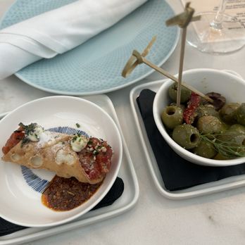 Bar Sprezzatura - Spicy tuna (hh $5) + olives (hh $4) - Italian Near Me - New York, New York