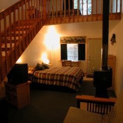 Honey Bear Lodge & Cabins - Balcony Loft Rooms Accommodate up to 6 people 2 Queen size beds + 1 full size futon sofa bed.