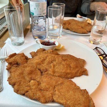 Café Landtmann - Schnitzel - Cafes Near Me - Vienna, 9 Café Landtmann - Schnitzel - Cafes Near Me - Vienna, 9