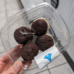 Rollover Cafe - Vegan and gluten-free whoopie pies.