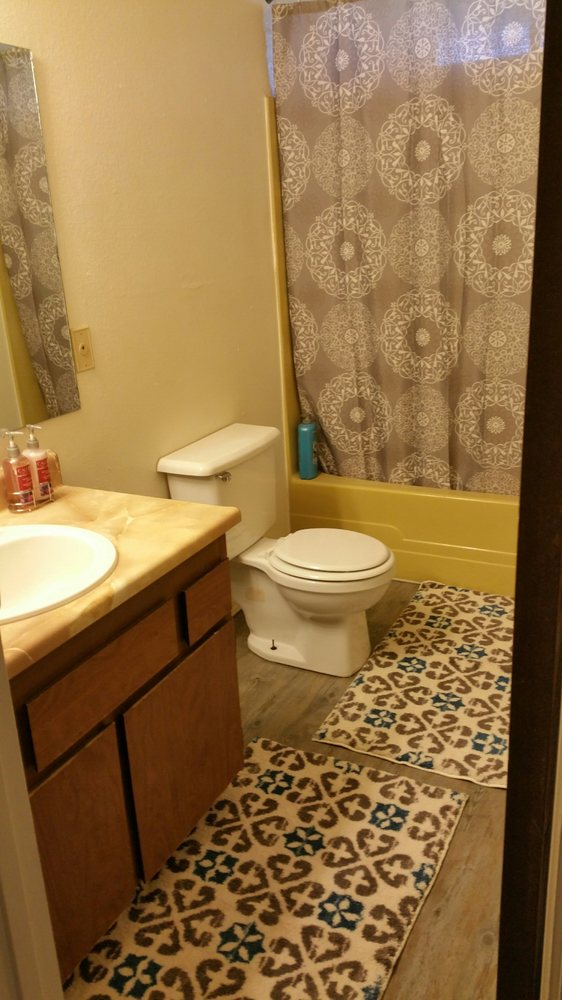 SMOKE TREE APARTMENTS Updated October 2024 1230 Canby Rd, Redding