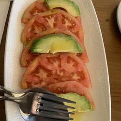 Los Gallos - Tomato and avocado salad