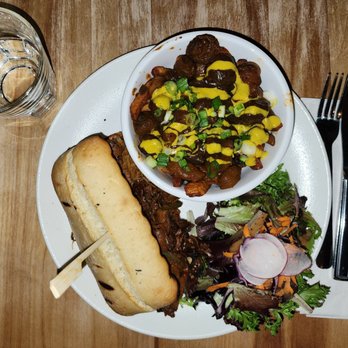 Lola Rosa - Lola "Cheesesteak," Poutine, and salad - Vegetarian Near Me - Montreal, Quebec Lola Rosa - Lola "Cheesesteak," Poutine, and salad - Vegetarian Near Me - Montreal, Quebec