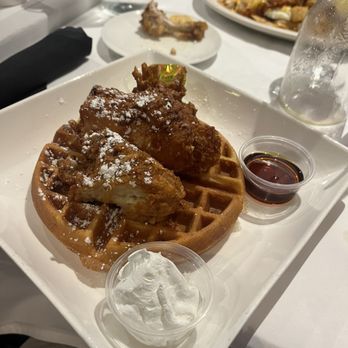 Madhatter - Chicken and waffles - Bars Near Me - Washington, DC, District of Columbia