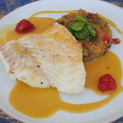 Lacosse Raphaël - Filet de Turbo au four, tomates confites, jus au safran et céréales aux légumes du sud