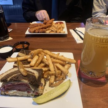 Flowing Tide Pub 2 - Rueben, disco ninja. - Sports Bars Near Me - Reno, Nevada