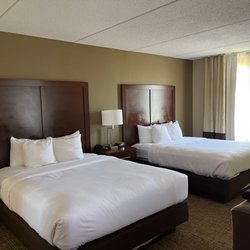 Comfort Suites Airport - Our room