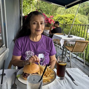 Gatsby's Landing - The Gatsby Gatsby's Burger and I - New American Near Me - Roslyn, New York