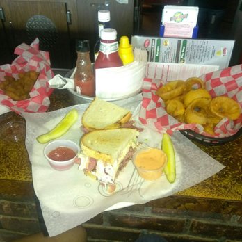 Pete's Cutting Board - Sports Bars Near Me - Chesterfield, Michigan Pete's Cutting Board - Sports Bars Near Me - Chesterfield, Michigan