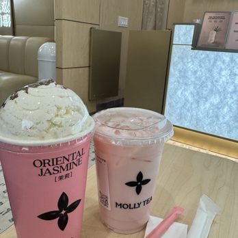 Molly Tea Arcadia - snowy peach oolong (left) and jasmine apple tea (right) - Bubble Tea Near Me - Arcadia, California