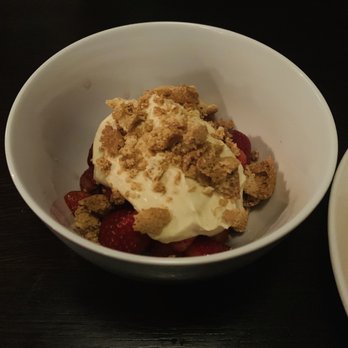 Beba - Strawberries, zabaglione, amaretti - Argentine Near Me - Montreal, Quebec