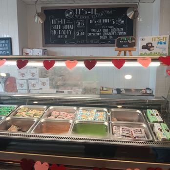 It's-It Ice Cream - 2/16/25. Menu and display - Ice Cream & Frozen Yogurt Near Me - Burlingame, California It's-It Ice Cream - 2/16/25. Menu and display - Ice Cream & Frozen Yogurt Near Me - Burlingame, California